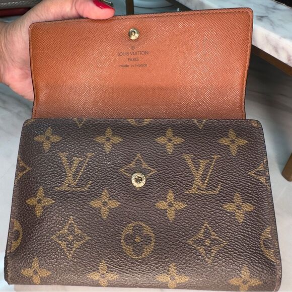 Louis Vuitton Trifold Wallet (Authentic) - Picture 4 of 14